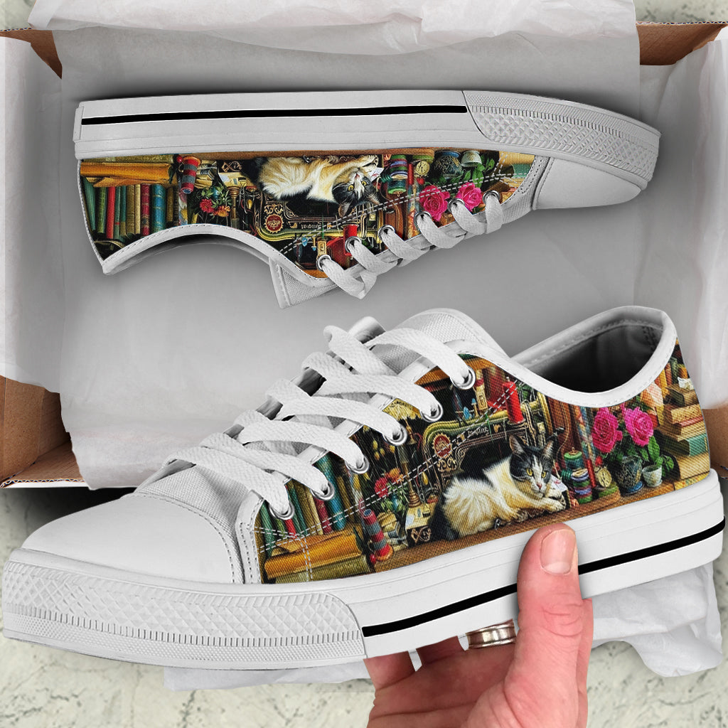 Cat Lover Women's Low Top Shoes The Cozy Sewing Room Cat