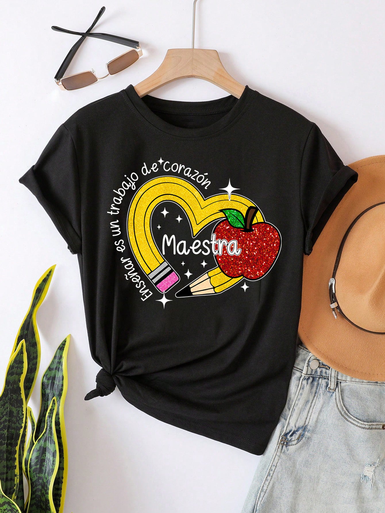 Spanish Teacher Graphic Tee Enseñar es un Trabajo del Corazón