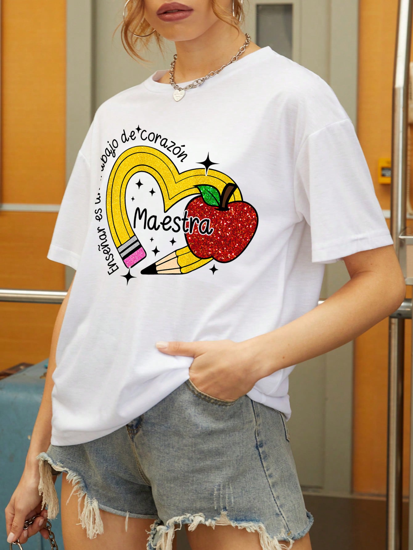 Spanish Teacher Graphic Tee Enseñar es un Trabajo del Corazón