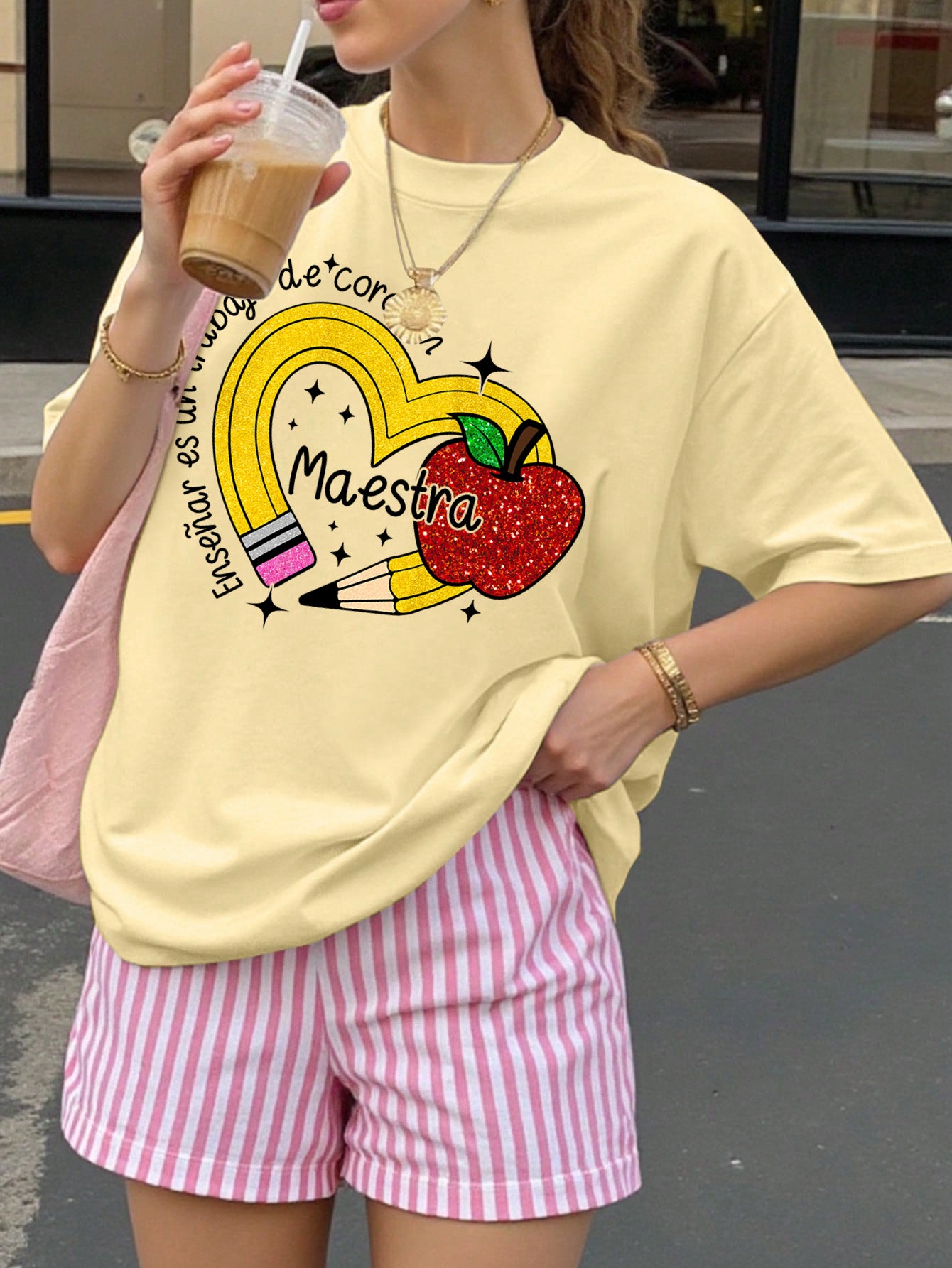 Spanish Teacher Graphic Tee Enseñar es un Trabajo del Corazón