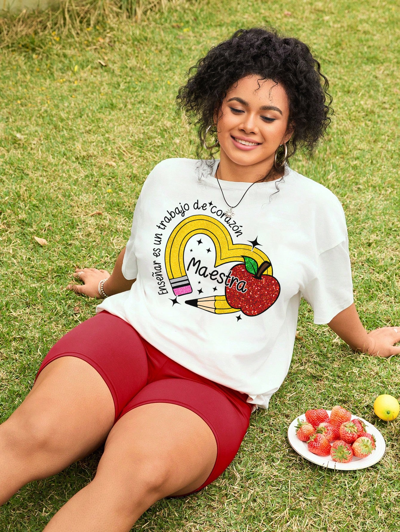 Spanish Teacher Graphic Tee Enseñar es un Trabajo del Corazón
