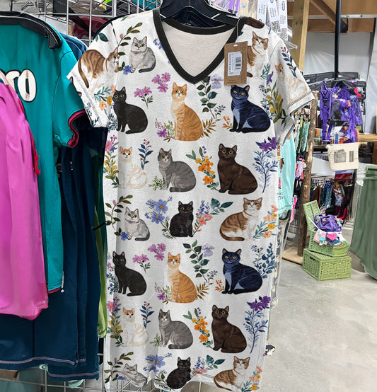 Cat Lover V-neck Nightshirt Charming Floral Cats