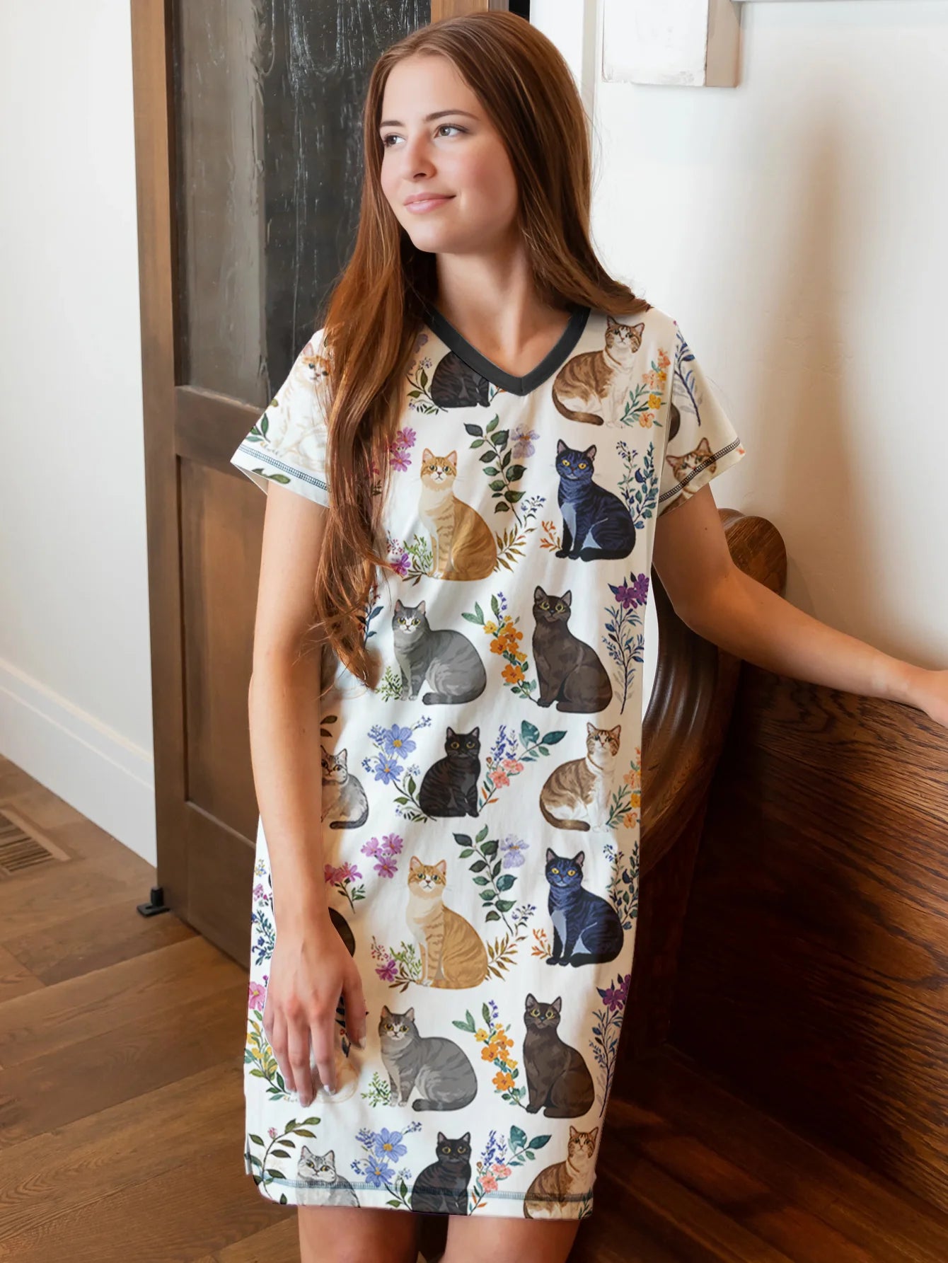 Cat Lover V-neck Nightshirt Charming Floral Cats