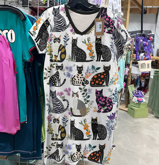 Lorva V-neck Nightshirt Gorgeous Floral Cats