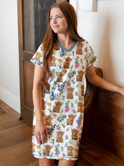 Highland Cow V-neck Nightshirt Blooming Highlands