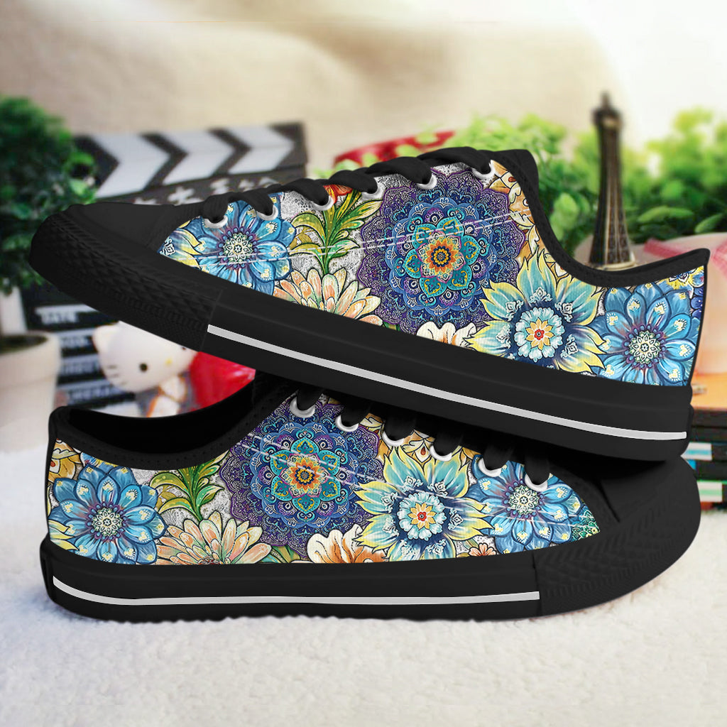 Floral Mandala Vibes Women's Low Top Shoes